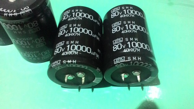 Elco Nippon Chemicon SMH original ini cocok untuk power supply amplifier audio dengan tegangan trafo sampai dengan 50V CT. Elco Kualitas terjamin akan menghasilkan suara power amplifier anda lebih mantap.